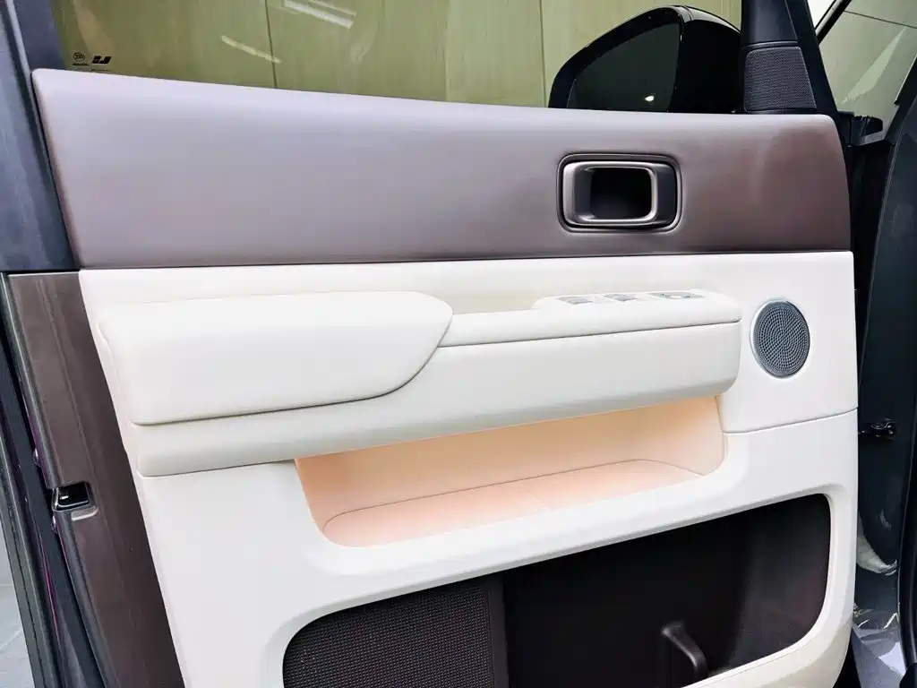 Li Auto Li MEGA — миниатюра 10