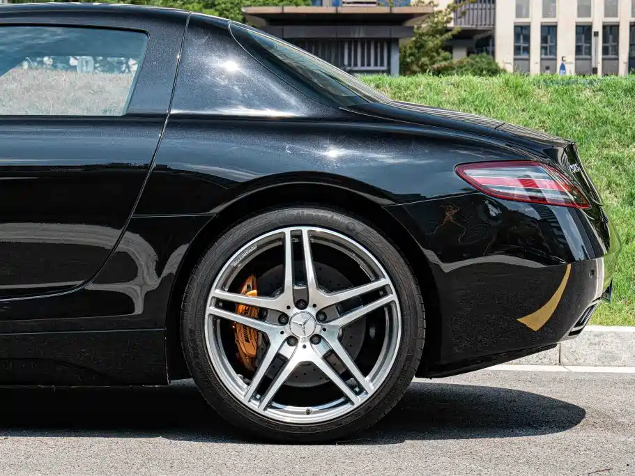 Mercedes-Benz SLS AMG — миниатюра 6