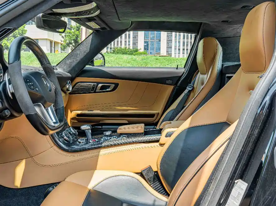 Mercedes-Benz SLS AMG — миниатюра 12
