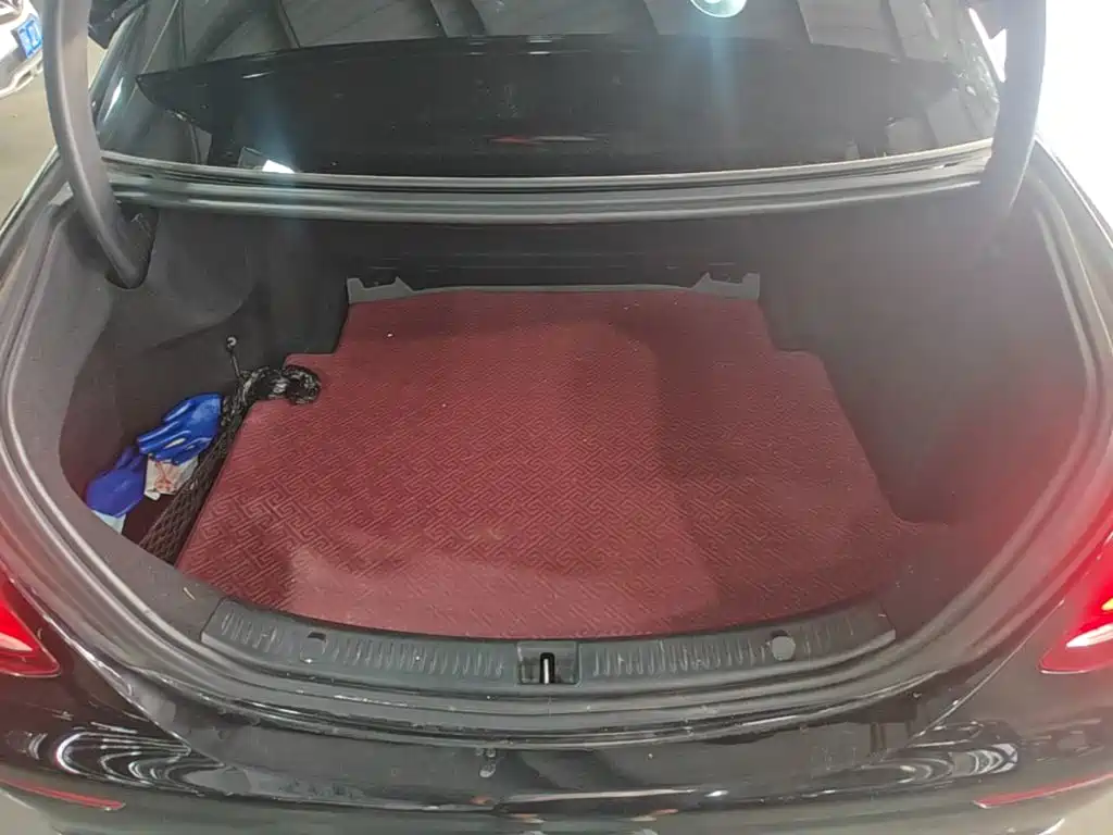 Mercedes-Benz E-Class — миниатюра 19
