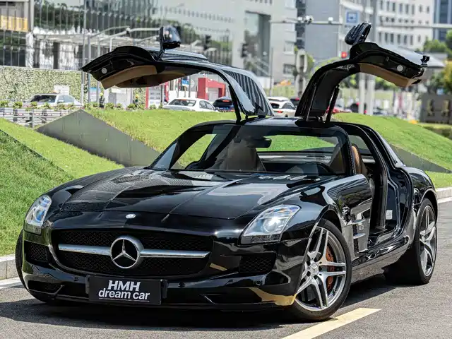 Mercedes-Benz SLS AMG