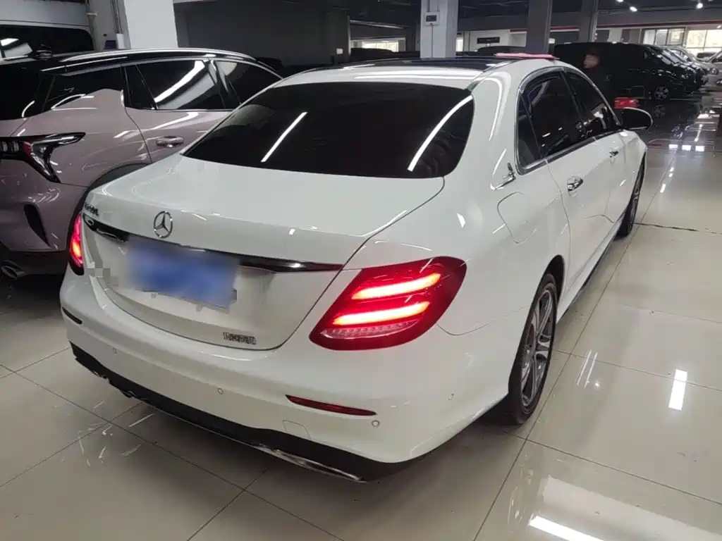 Mercedes-Benz E-Class — миниатюра 7