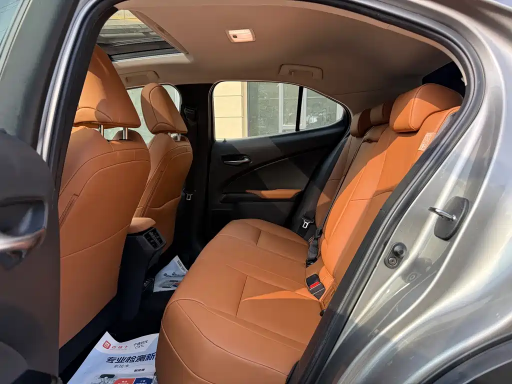 Lexus UX New Energy — миниатюра 6