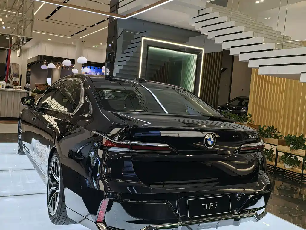 BMW 7 Series — миниатюра 5