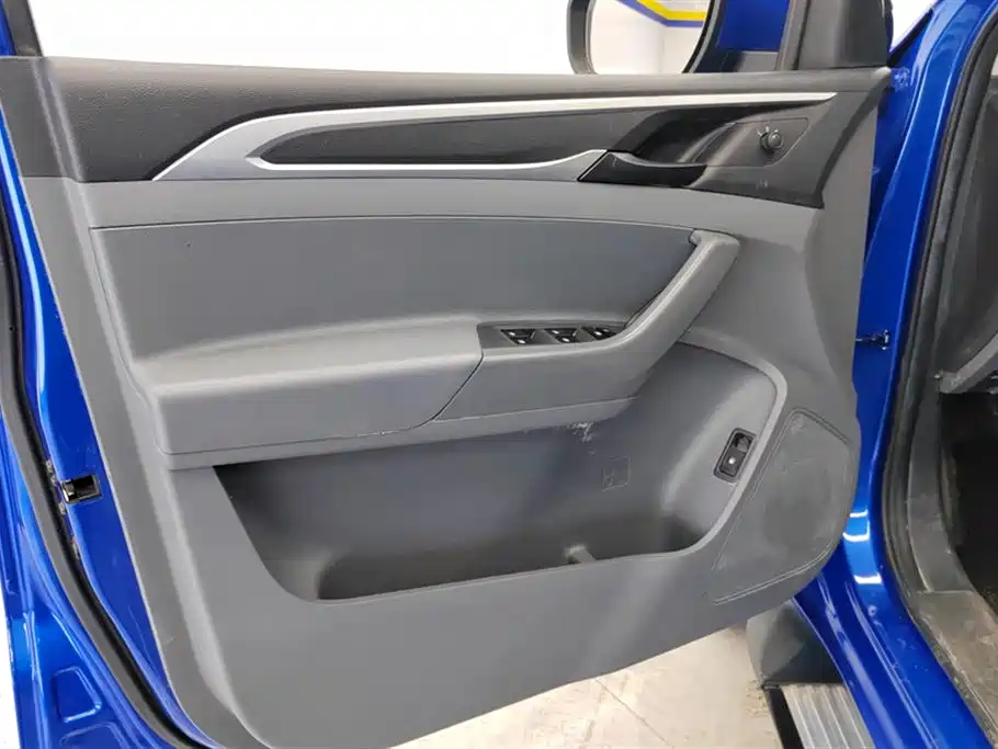 SAIC MAXUS CHASE T70