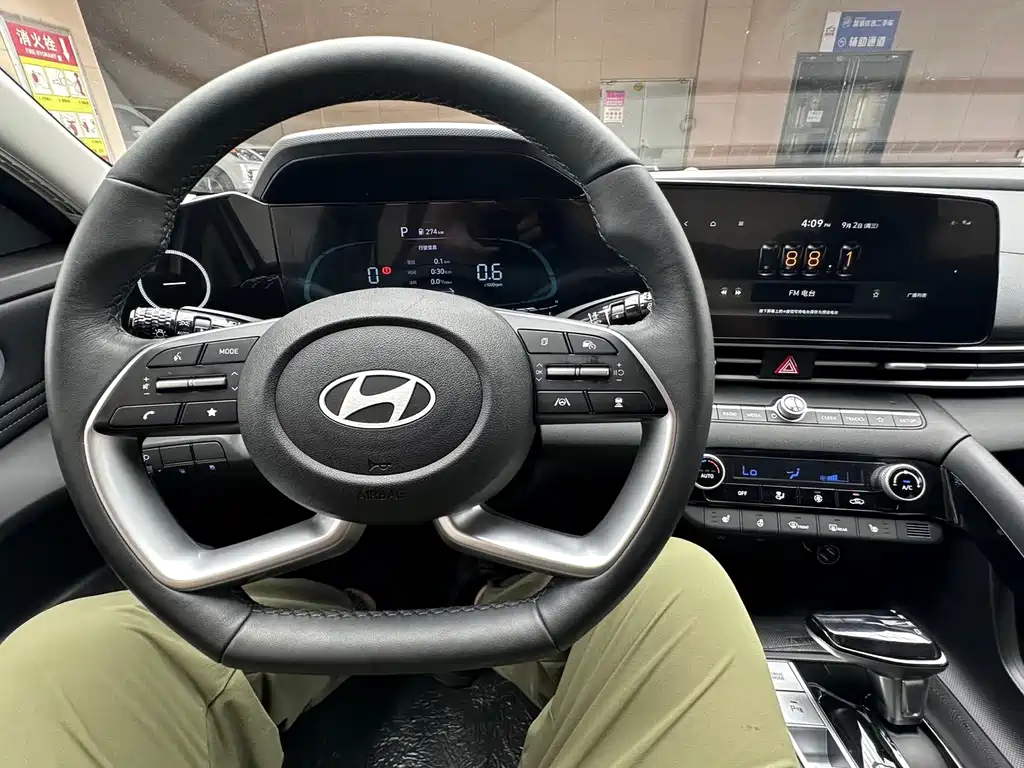 Hyundai Elantra — миниатюра 15