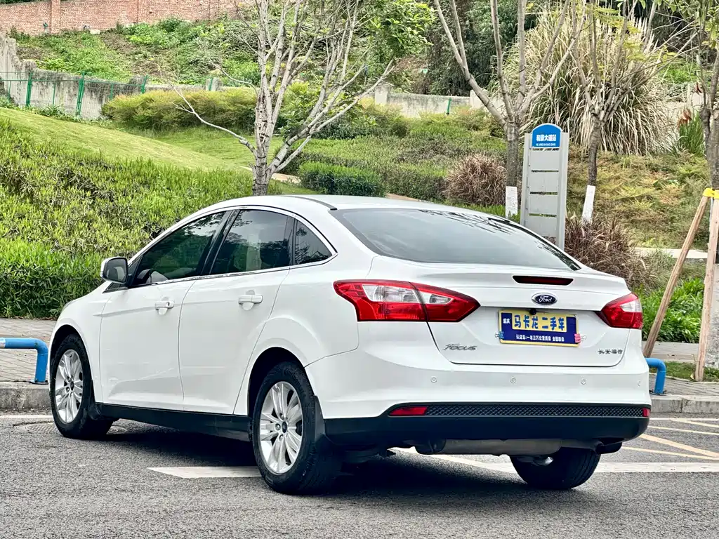 Ford Focus 2012 1.6L AT