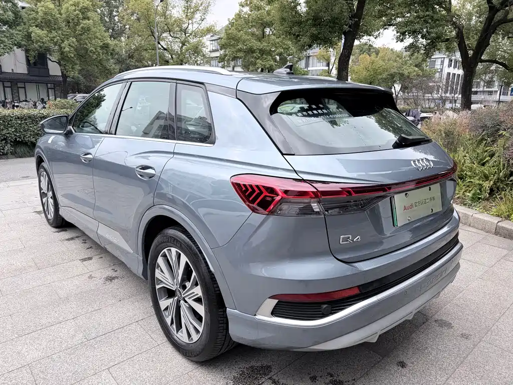 AUDI Q4 E TRON