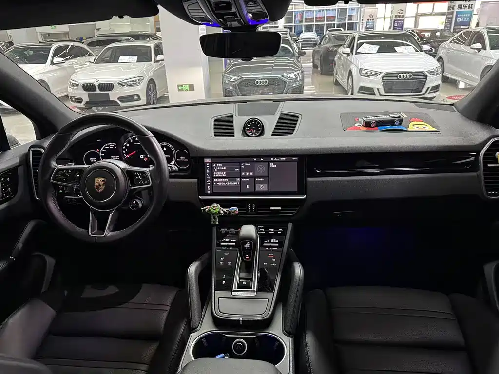Porsche Cayenne — миниатюра 6