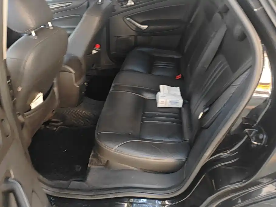 Ford Mondeo — миниатюра 11