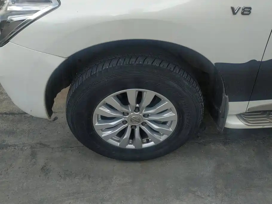 Nissan Patrol — миниатюра 6