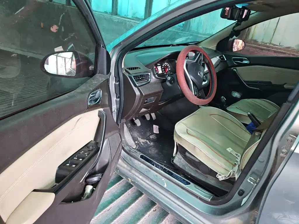 Baojun 310W — миниатюра 12