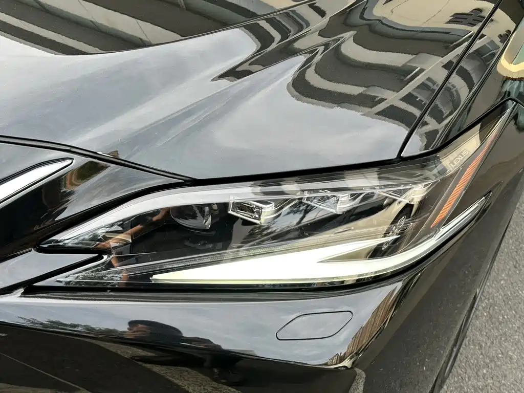 Lexus ES 2022 300h Premium