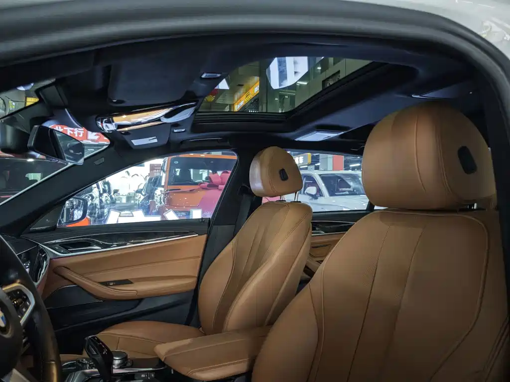 BMW 5 Series — миниатюра 11