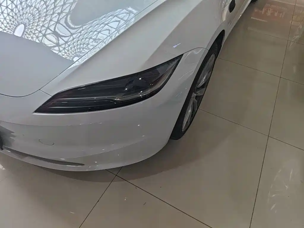 Tesla Model 3 — миниатюра 24