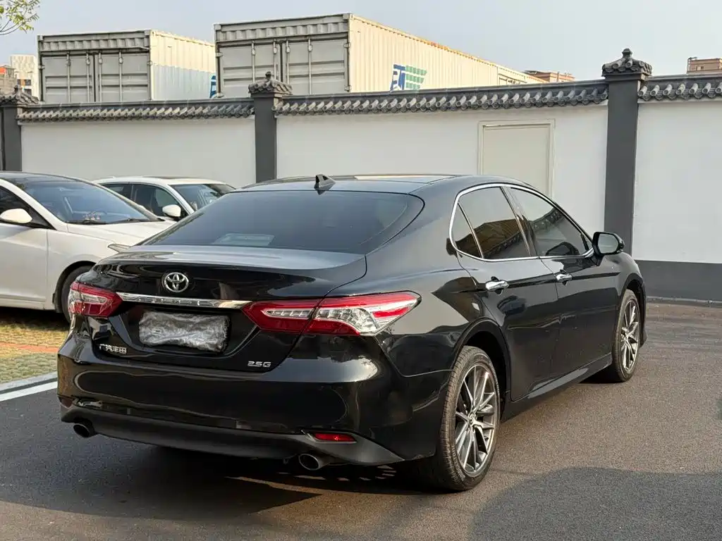 Toyota Camry — миниатюра 9