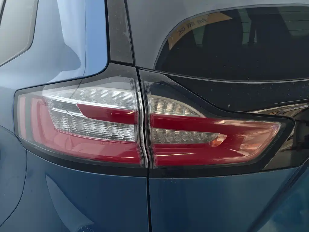 Ford Edge — миниатюра 8
