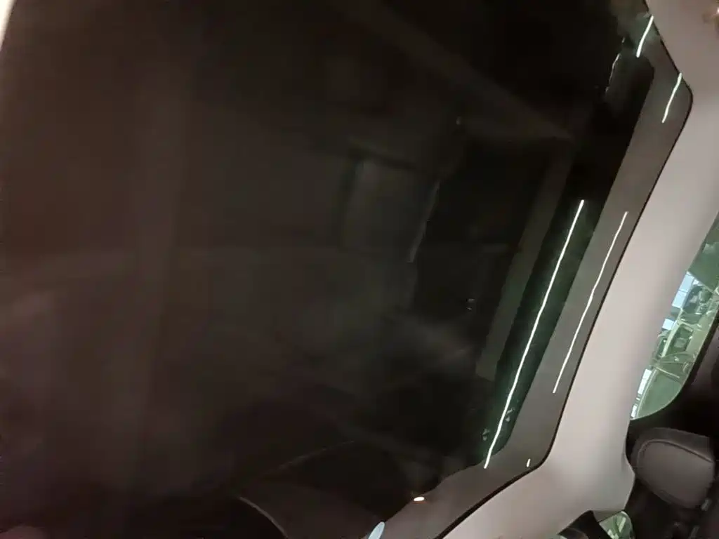 Tesla Model Y — миниатюра 18