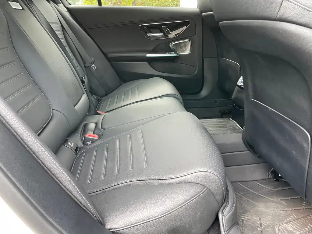 Mercedes-Benz C-Class — миниатюра 15