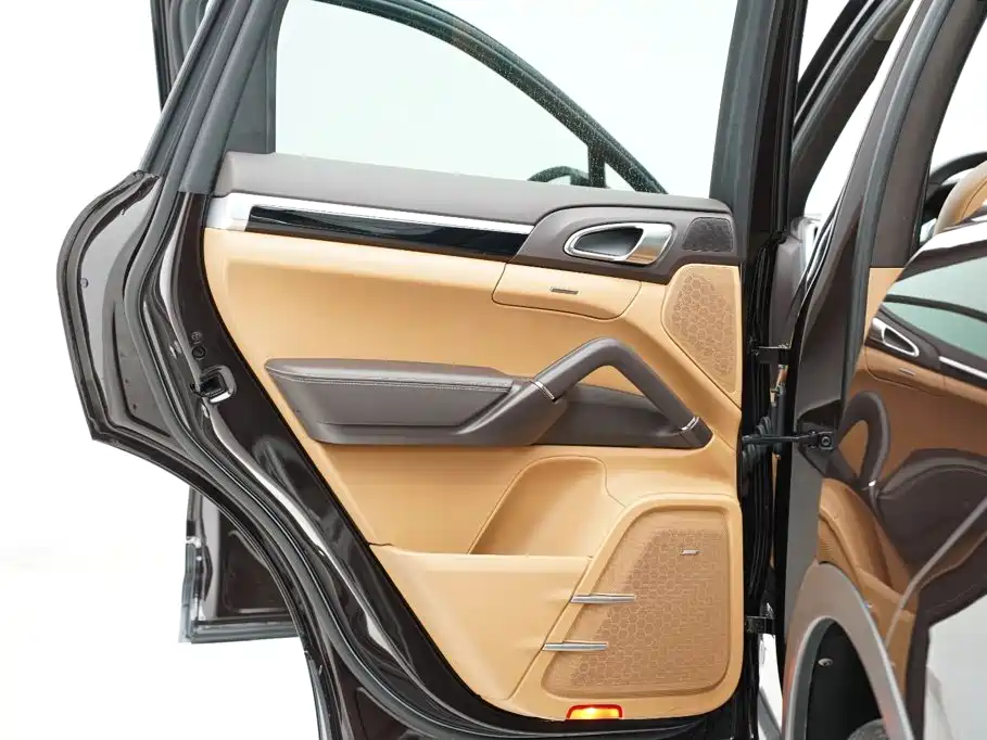 Porsche Cayenne — миниатюра 24