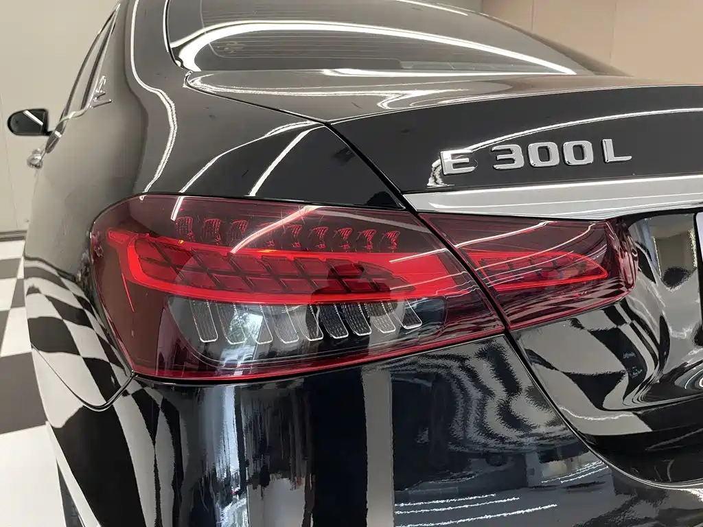 Mercedes-Benz E-Class — миниатюра 10