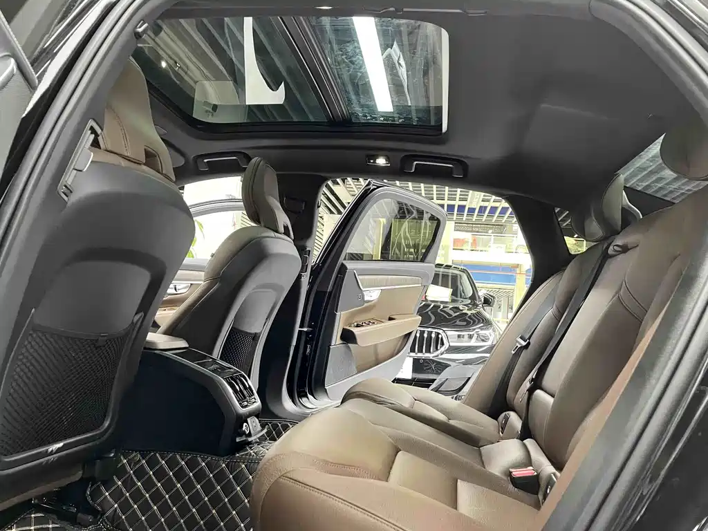 Volvo S90 2025 B5 Luxury