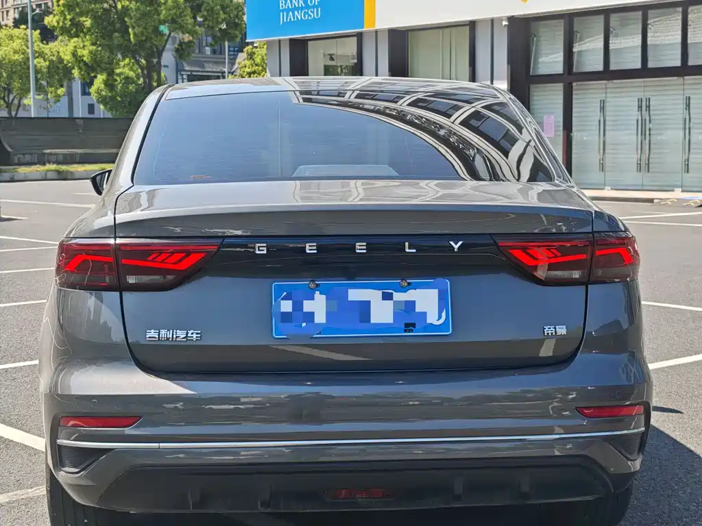Geely Emgrand 2025 4 1.5L CVT Luxury