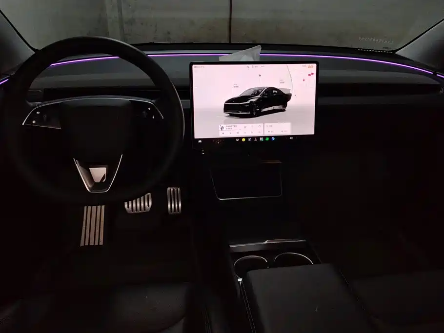 Tesla Model Y — миниатюра 12
