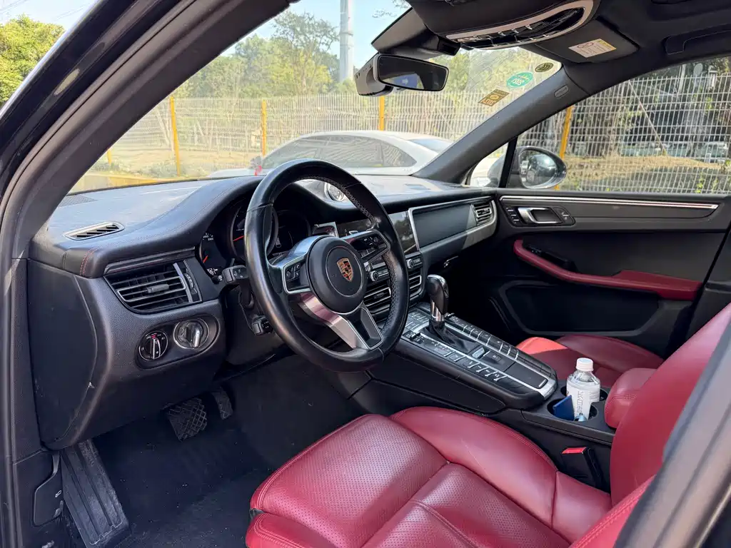 Porsche Macan — миниатюра 4