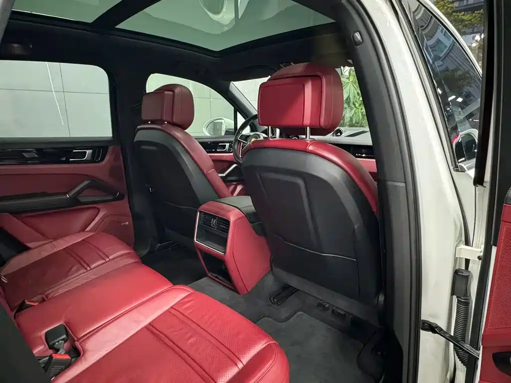 Porsche Cayenne — миниатюра 6