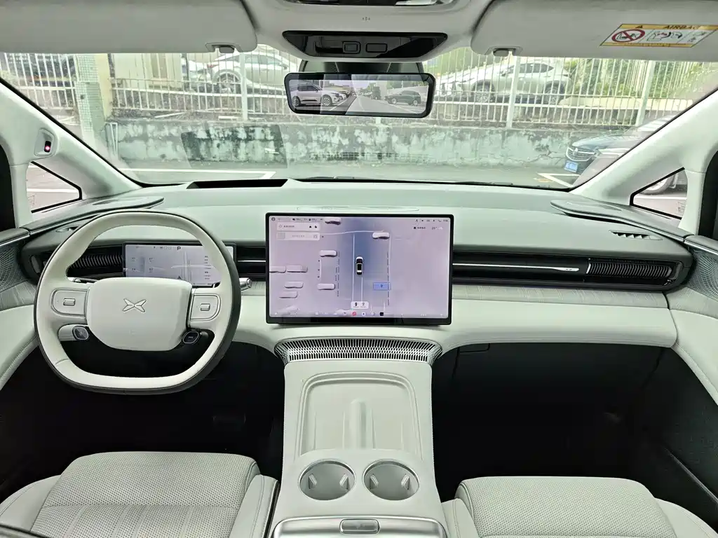 XPeng X9 — миниатюра 10