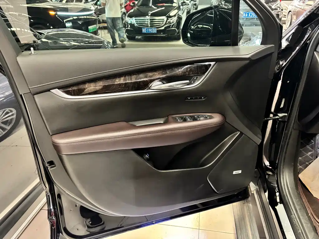 Cadillac XT6 — миниатюра 5