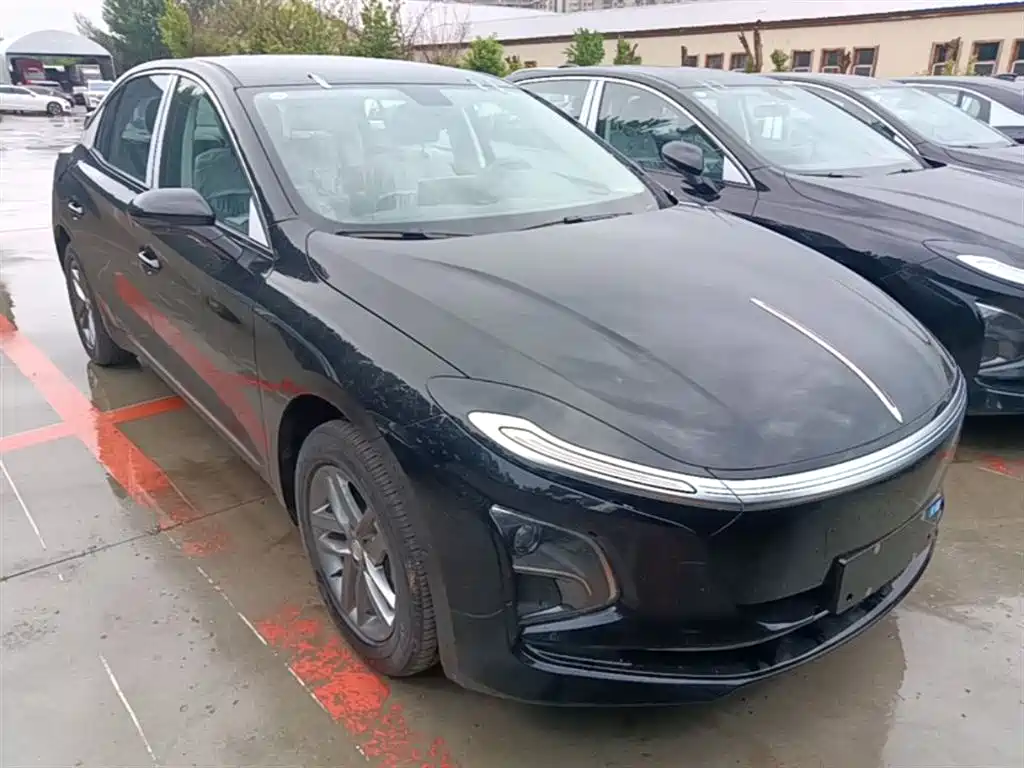 Hongqi E-QM5 2025 610km PLUS