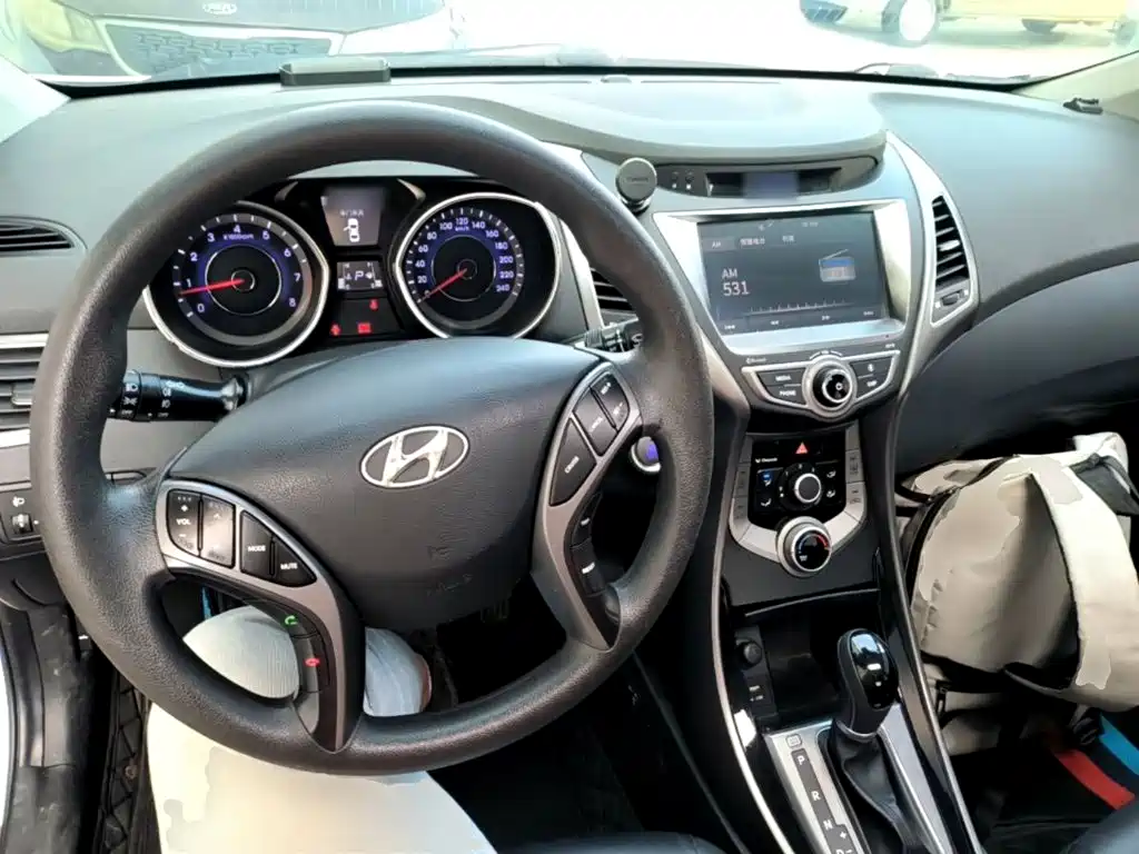 Hyundai Elantra Langdong — миниатюра 10