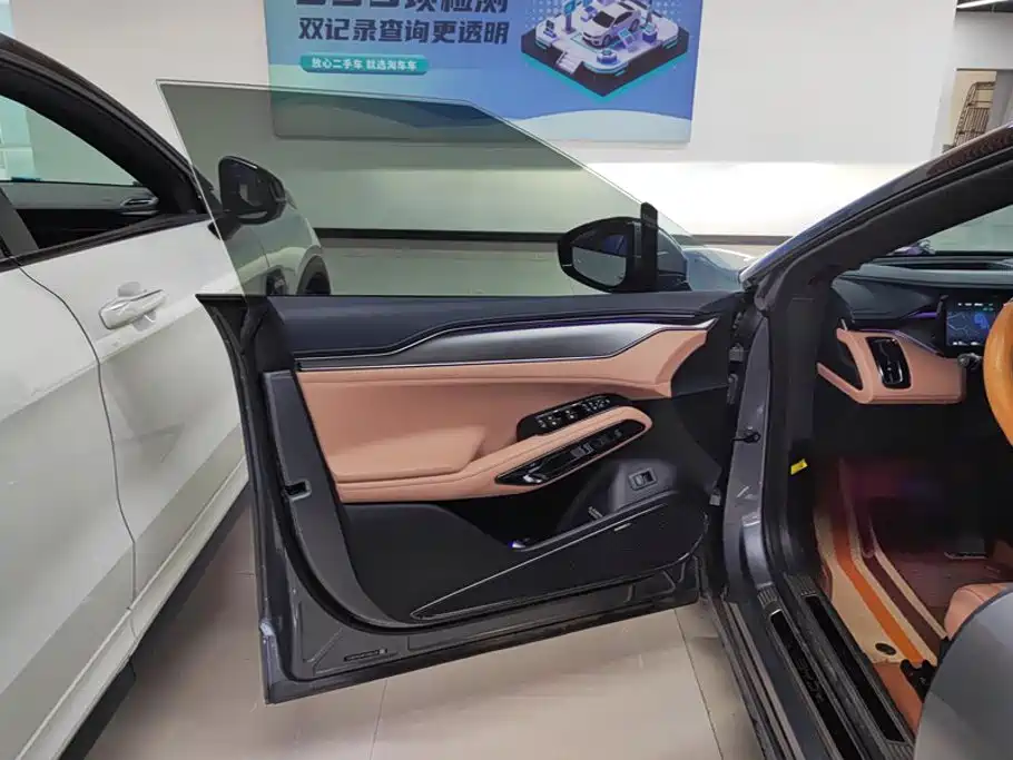 BYD L EV — миниатюра 7