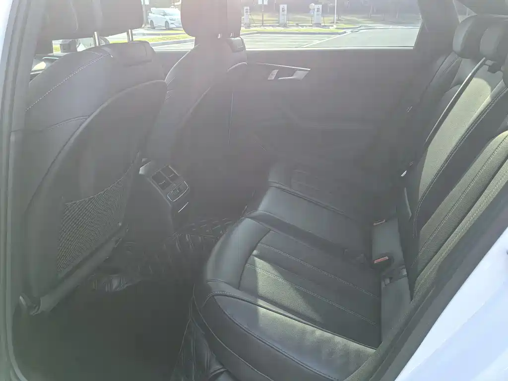 Audi A4L 2024 40 TFSI Luxury