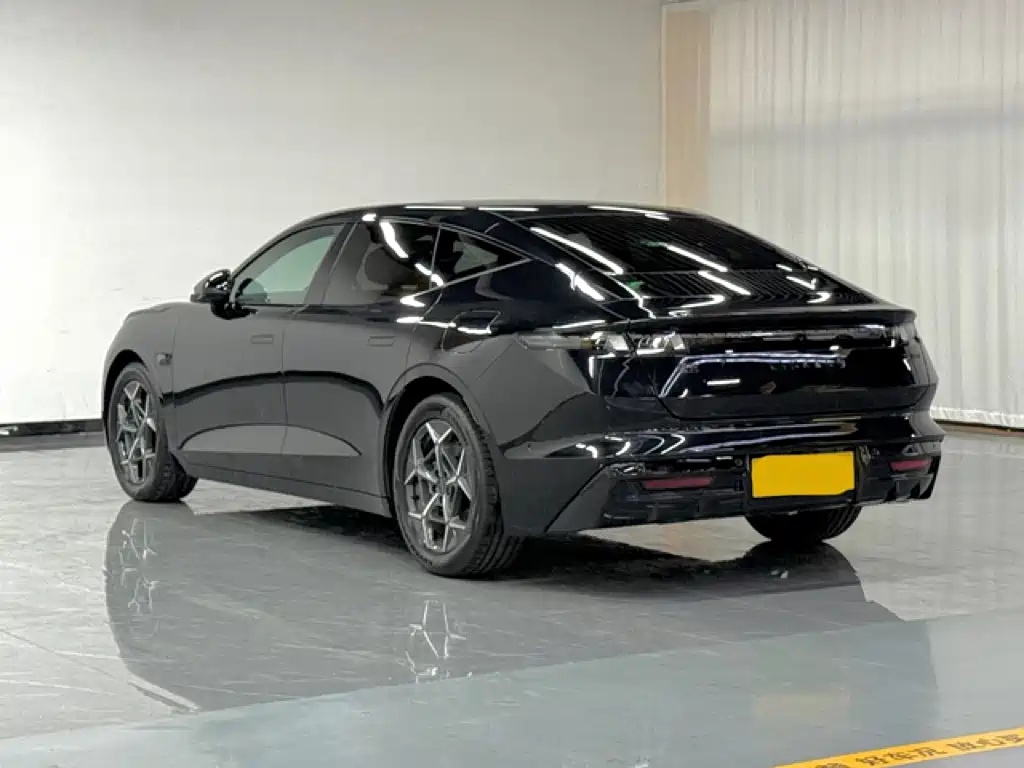 Lynk & Co 10 — миниатюра 2