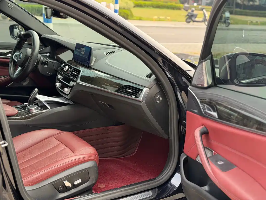 BMW 5 Series — миниатюра 10