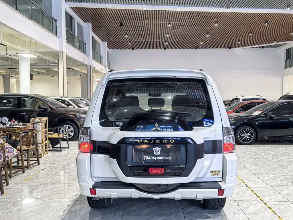 Mitsubishi Pajero (Import) — миниатюра 5