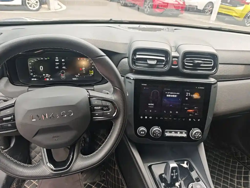 Lynk & Co 02 Hatchback — миниатюра 10