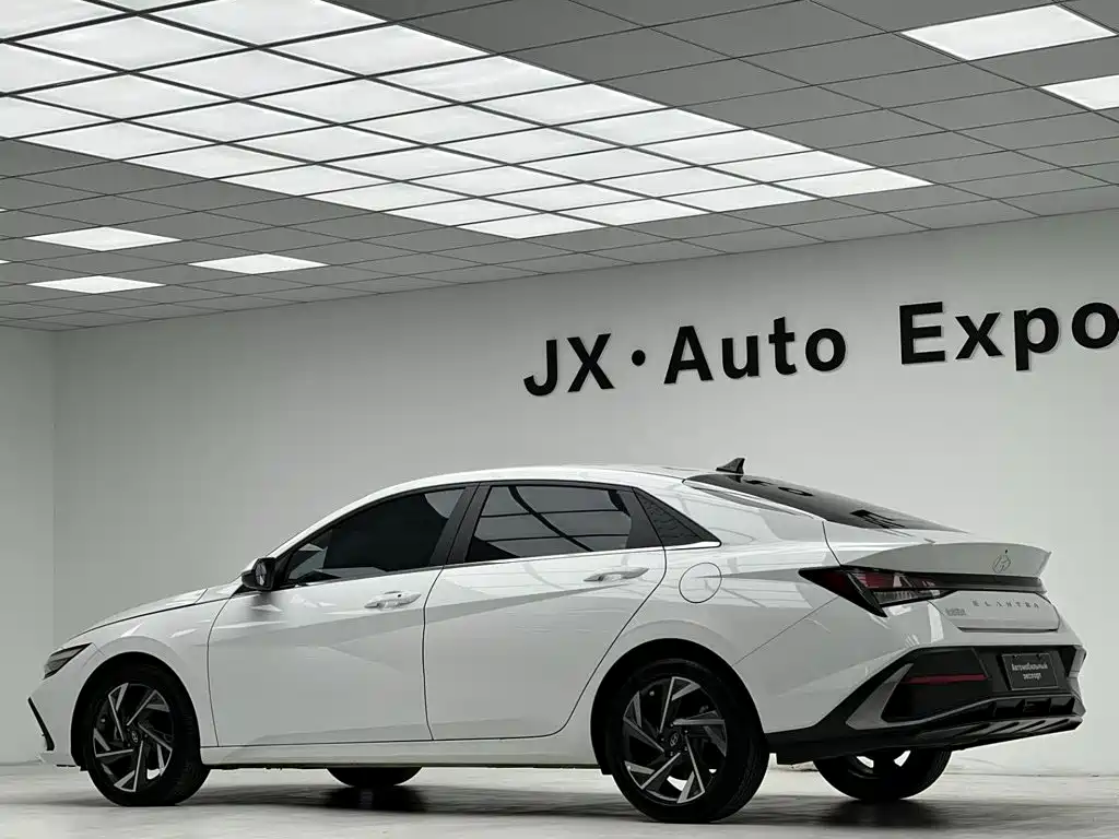 Hyundai Elantra — миниатюра 10