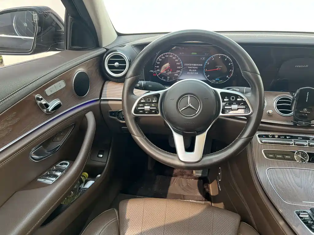 Mercedes-Benz E-Class — миниатюра 3