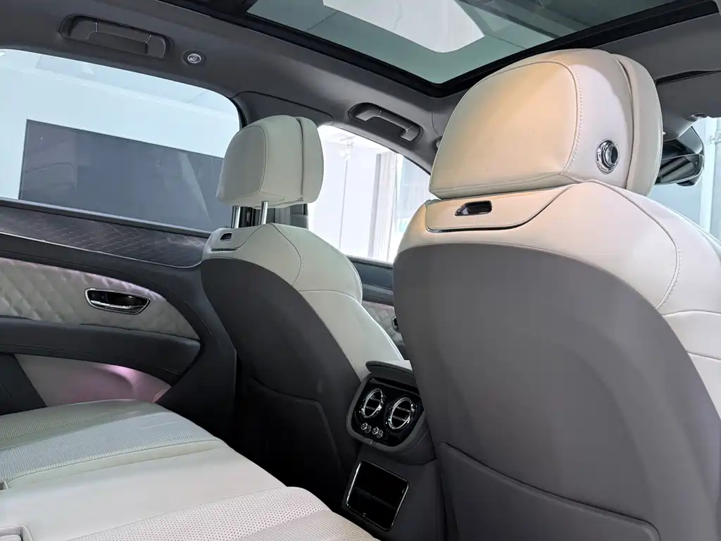 Bentley Bentayga — миниатюра 18