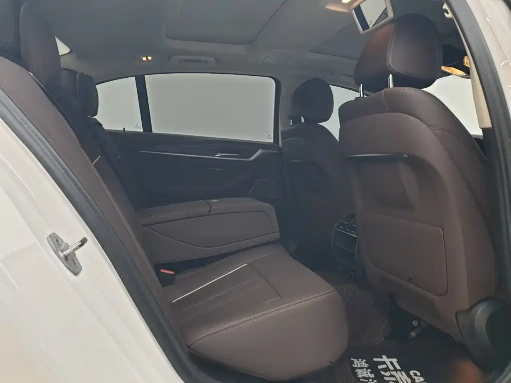 BMW 5 Series — миниатюра 18