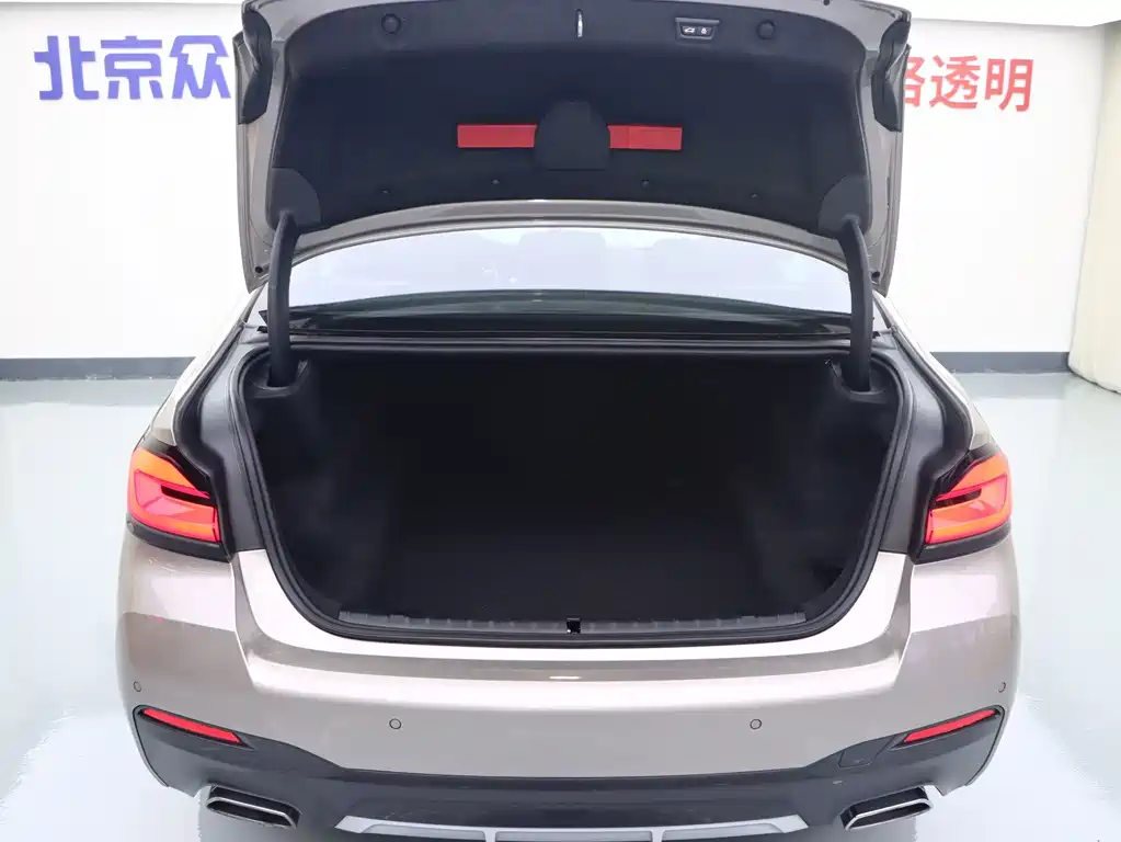 BMW 5 Series — миниатюра 21