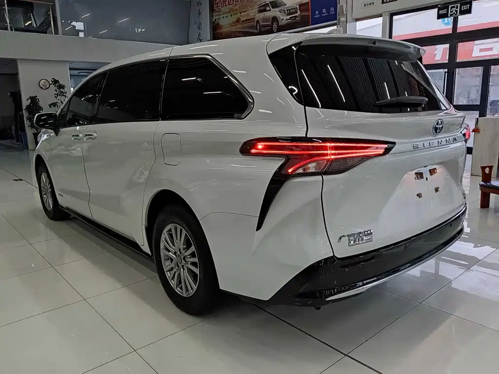 TOYOTA SIENNA