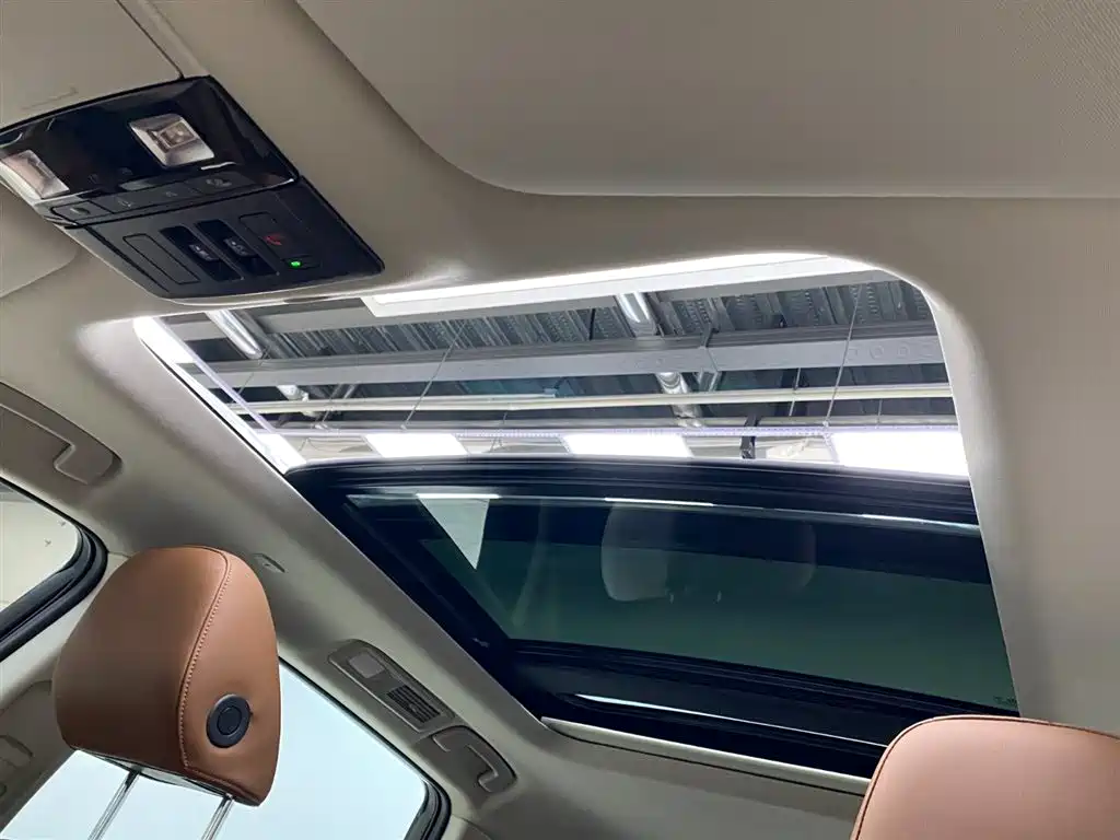 NISSAN EXPLORING THE LAND