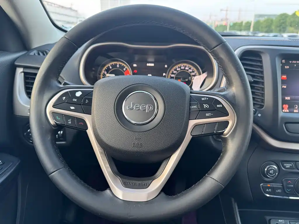 Jeep Cherokee — миниатюра 14