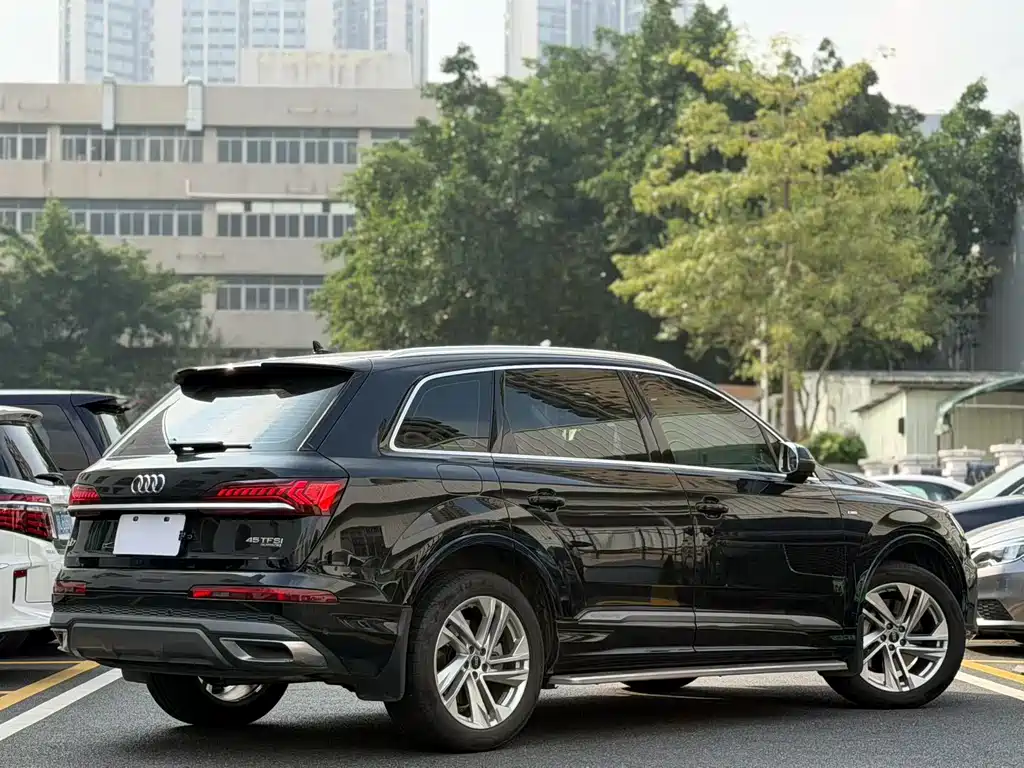 Audi Q7 — миниатюра 3