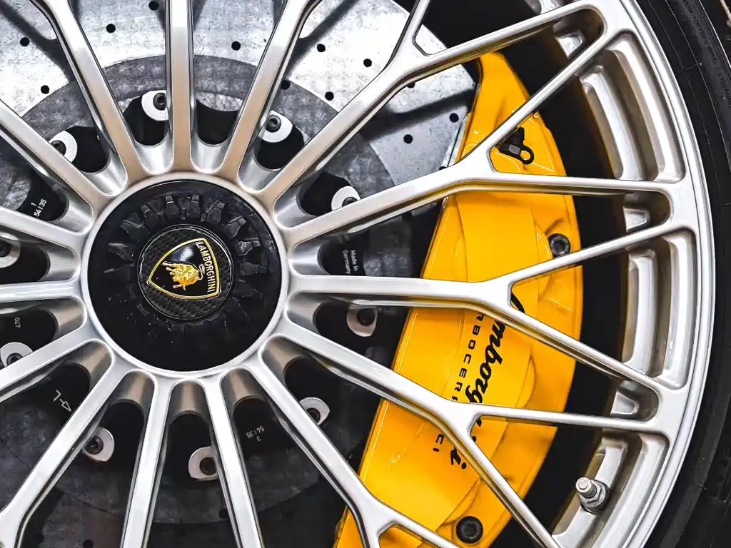 LAMBORGHINI AVENTADOR